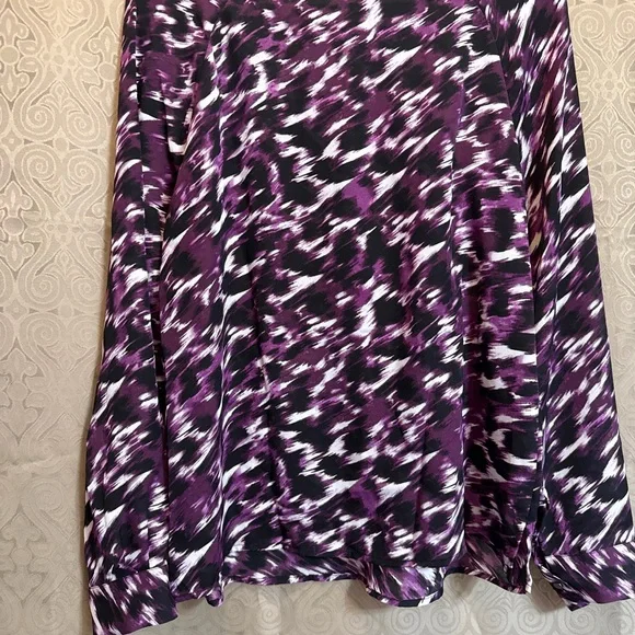 Liz Claiborne Purple and Black Abstract Blouse - Picture 2 of 6